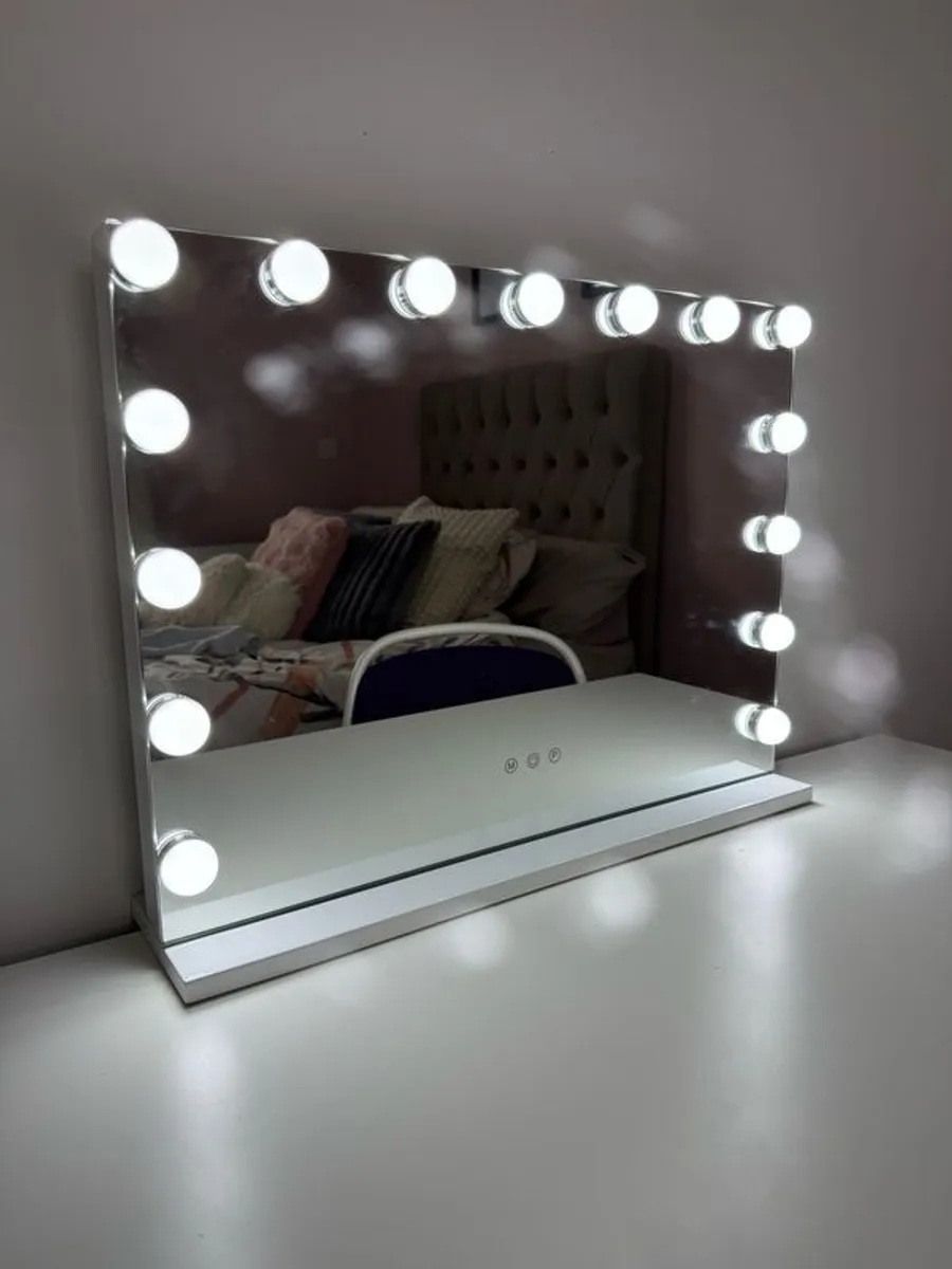 Hollywood mirror - Image 1