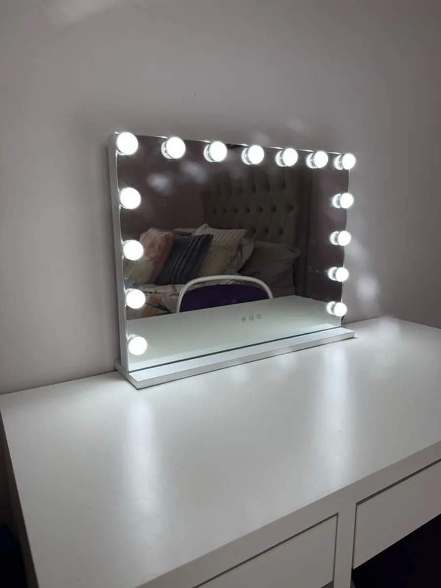 Hollywood mirror - Image 2