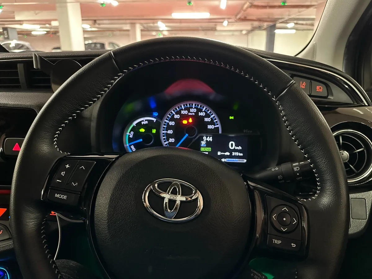 Toyota Vitz 2017 hybrid Auto - Image 2