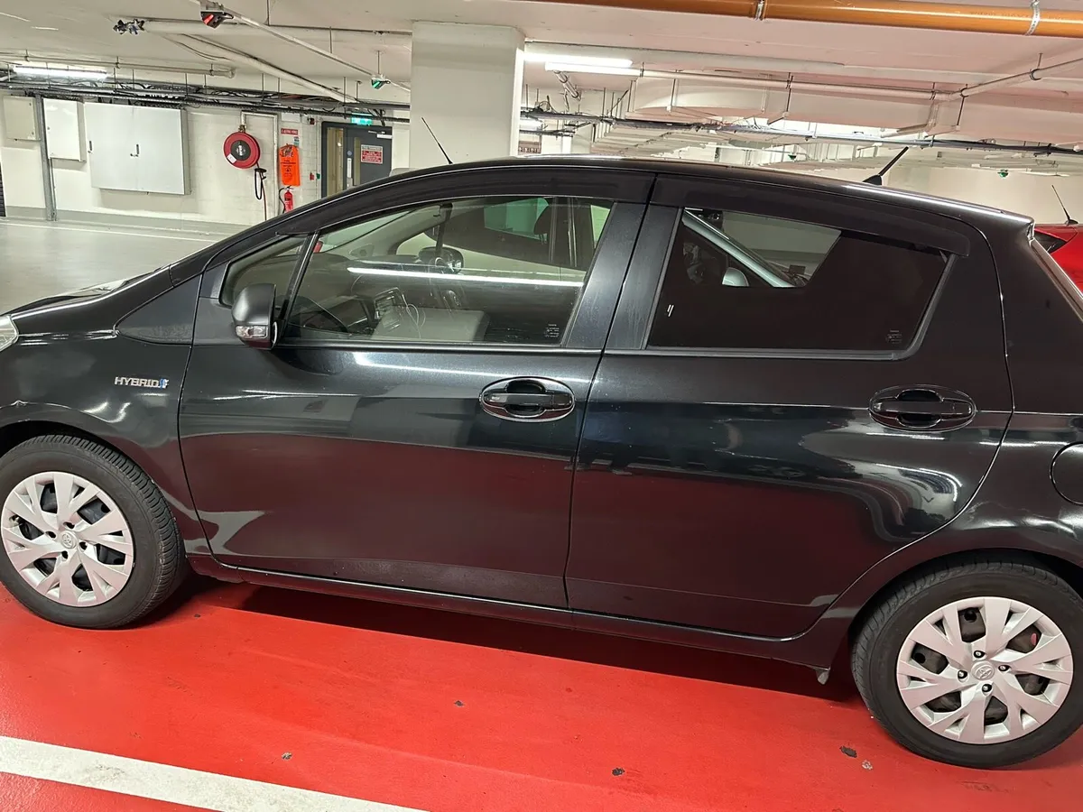 Toyota Vitz 2017 hybrid Auto - Image 3