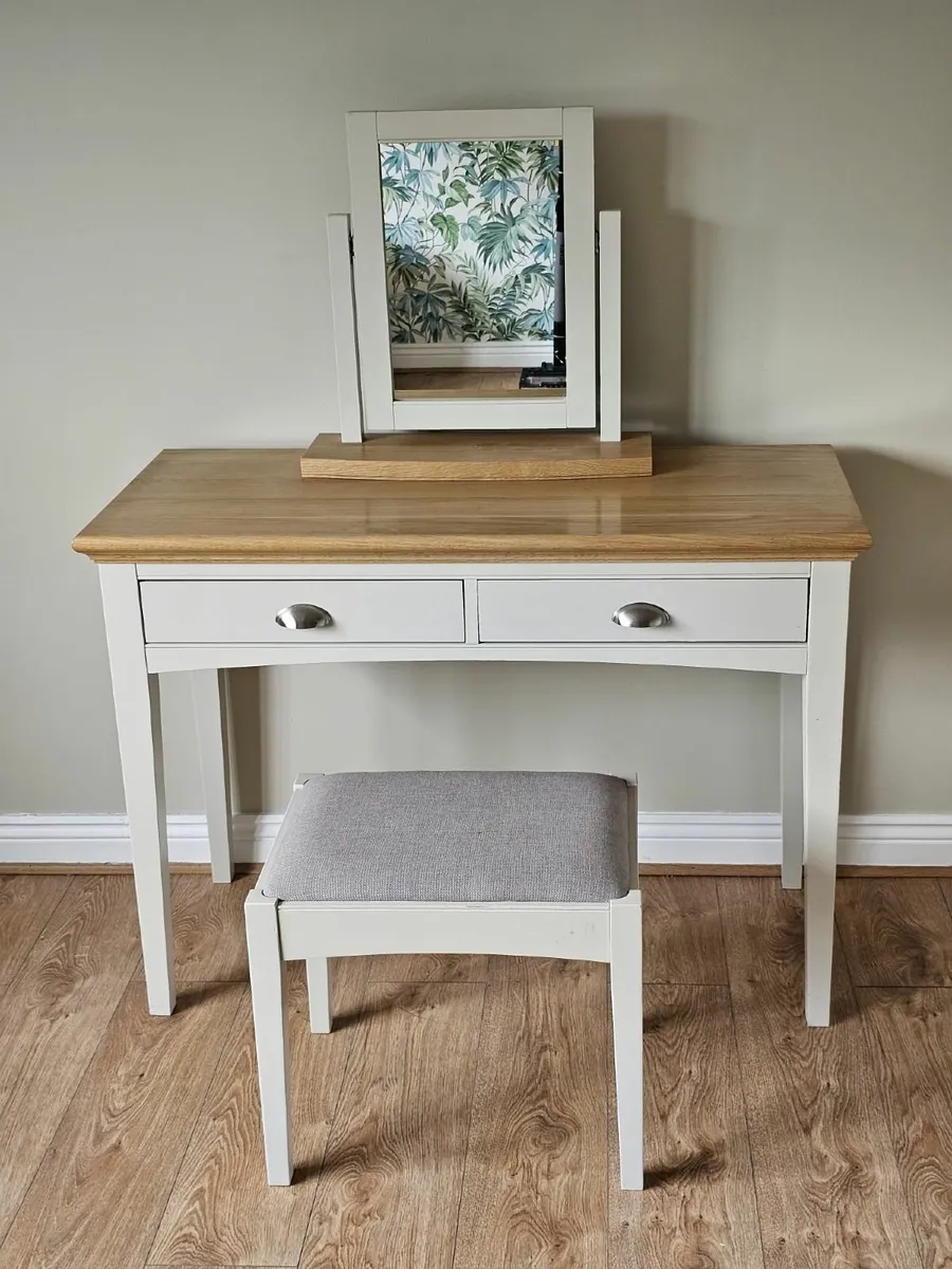 Bedroom furniture - Image 1