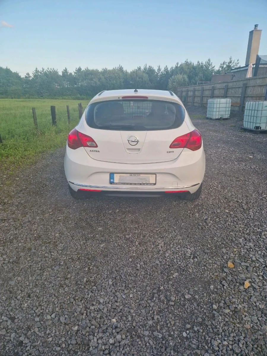 Opel Astra 2014 Car Van - Image 4