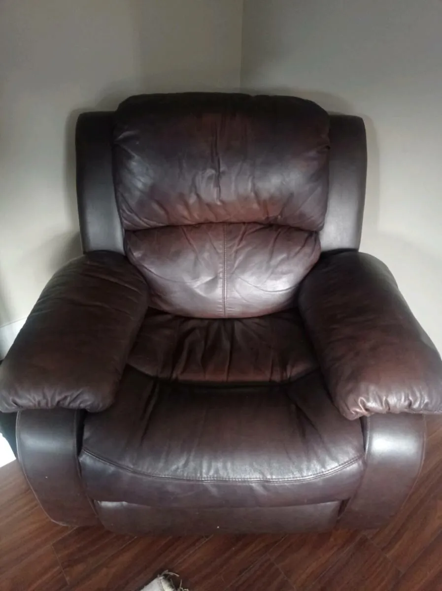 2x Leather Recliner Armchair - Image 2