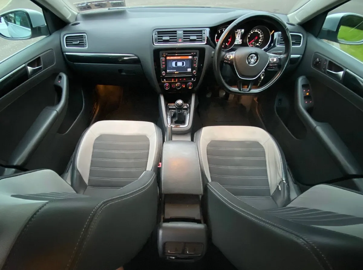Volkswagen Jetta HIGHLINE - Image 3
