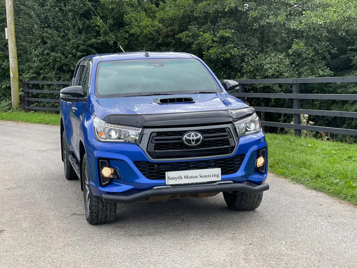 191 Toyota Hilux Invincible X Very low Miles***** - Image 4