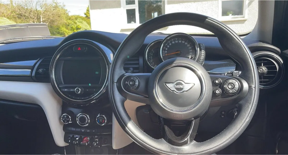 Mini Cooper 1.5 Diesel - Image 3