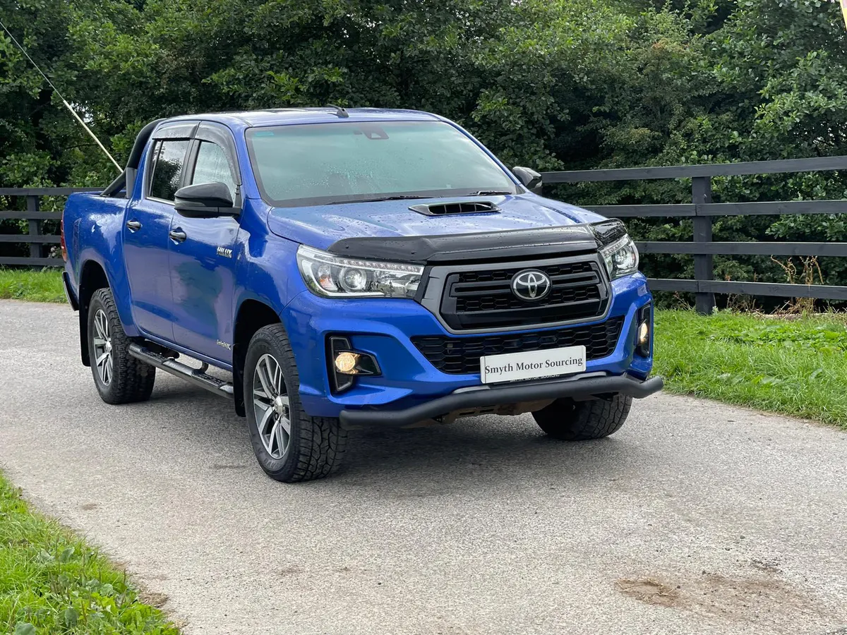 191 Toyota Hilux Invincible X Very low Miles***** - Image 3