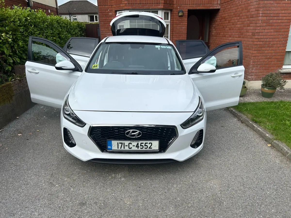 Hyundai i30 deluxe 2017 - Image 2