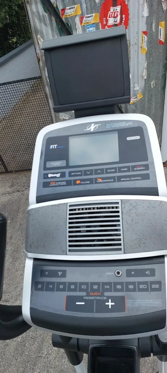 Cross trainer - Image 1