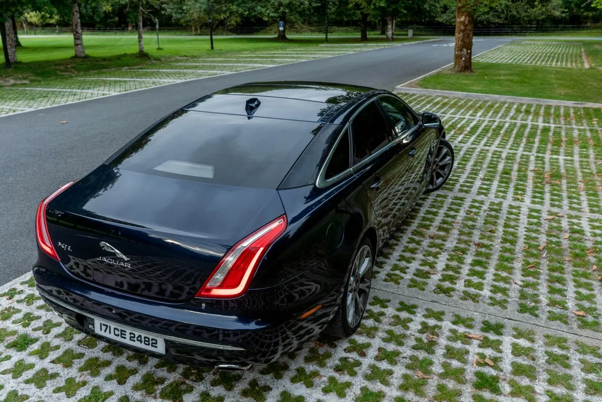 Jaguar XJL Portfolio 2017 - Image 4