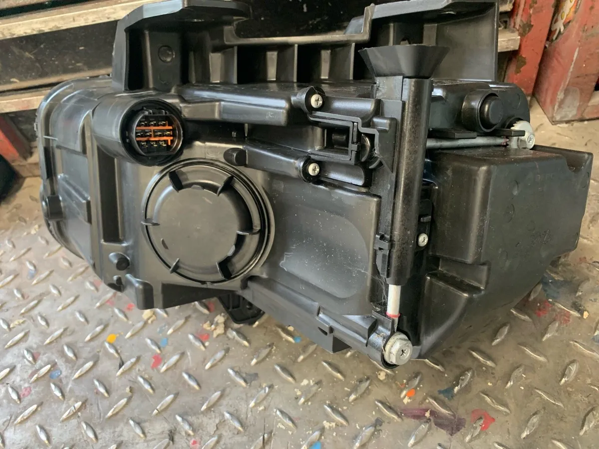 Hyundai kona rh headlight - Image 2