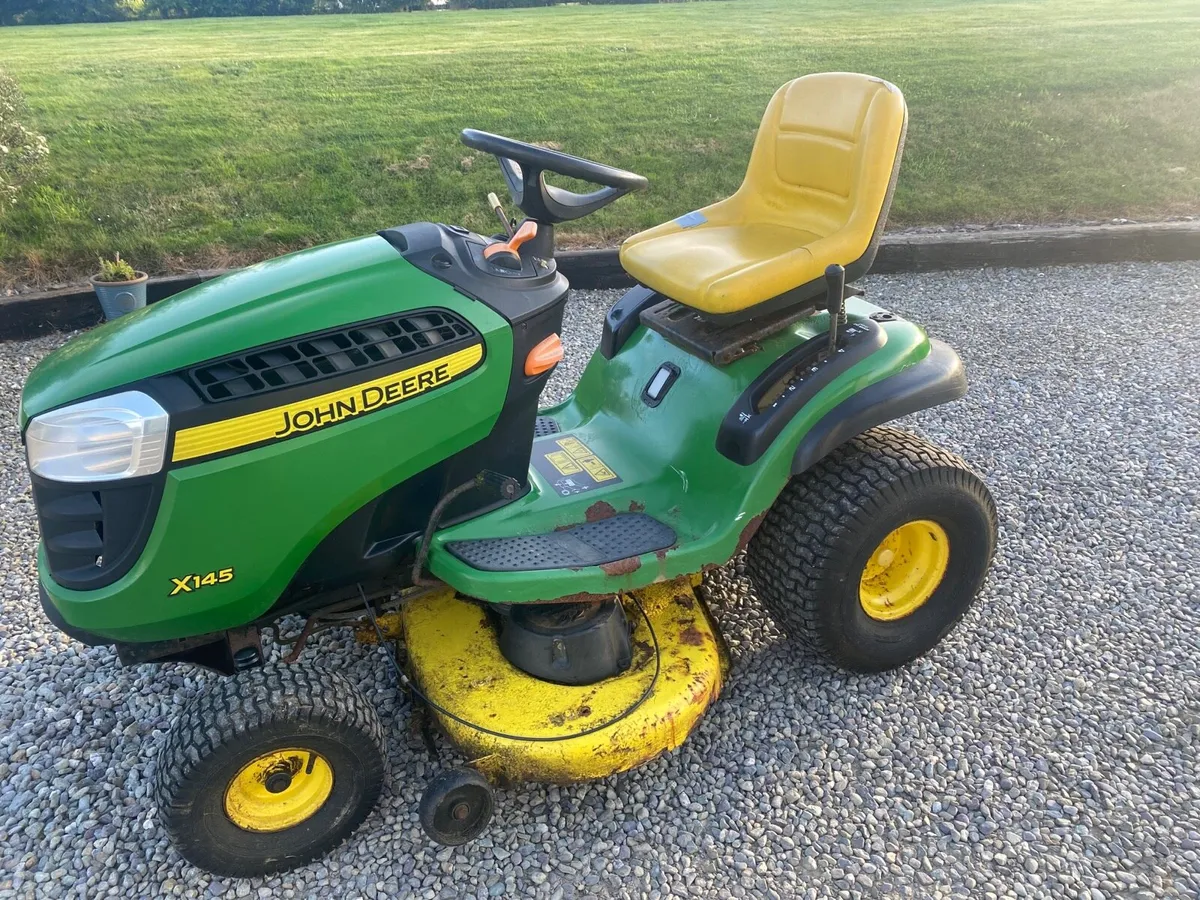 Ride on lawnmower - Image 1