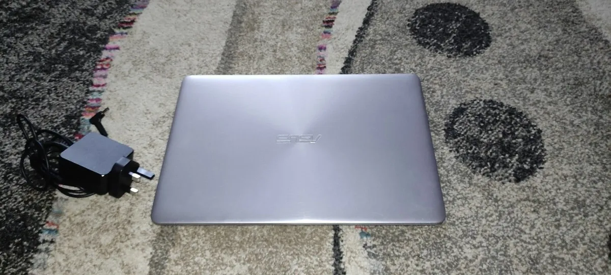 Asus ZenBook i3 SSD Turbo - Image 1