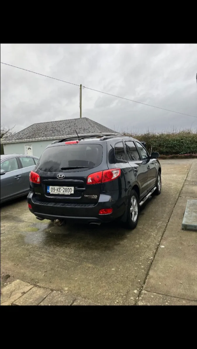 Sante fe Hyundai - Image 4