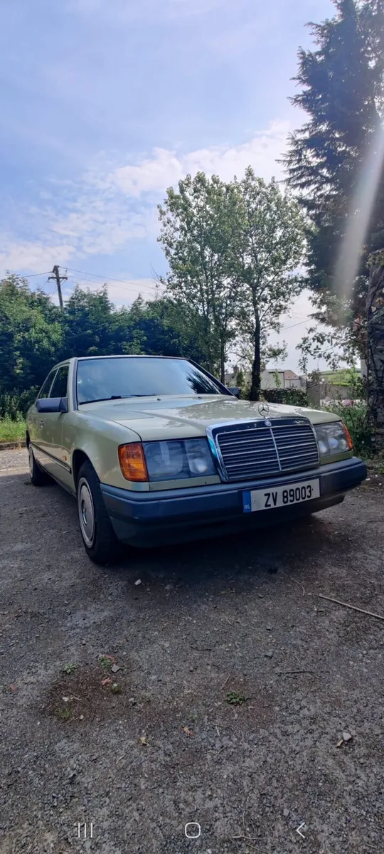 Mercedes 230E W124 very low miles - Image 1