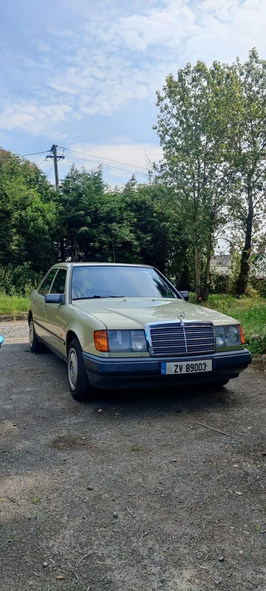Mercedes 230E W124 very low miles - Image 2