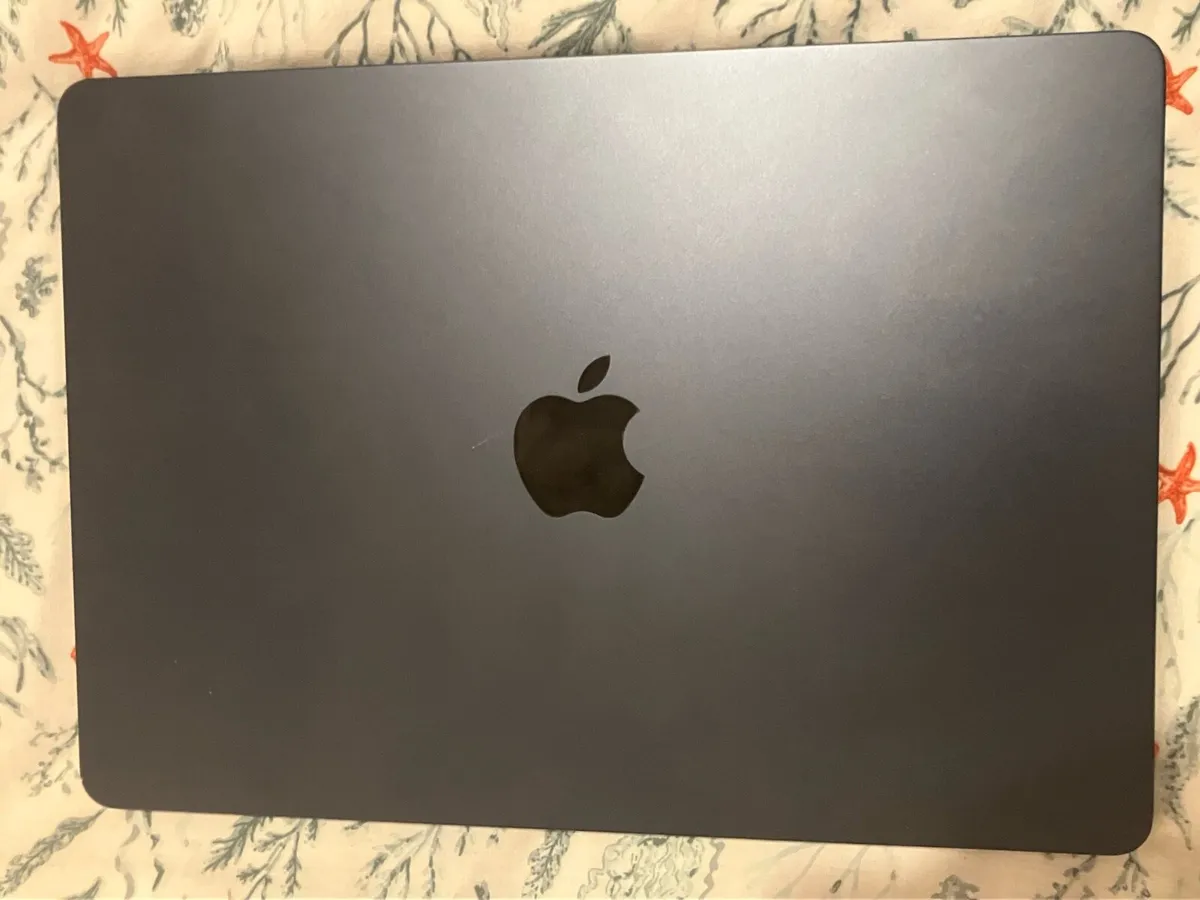 Apple MacBook Air M2 - 16gb ram - Image 2