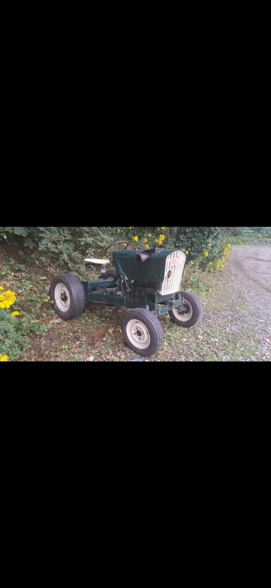 Vintage tractor - Image 1