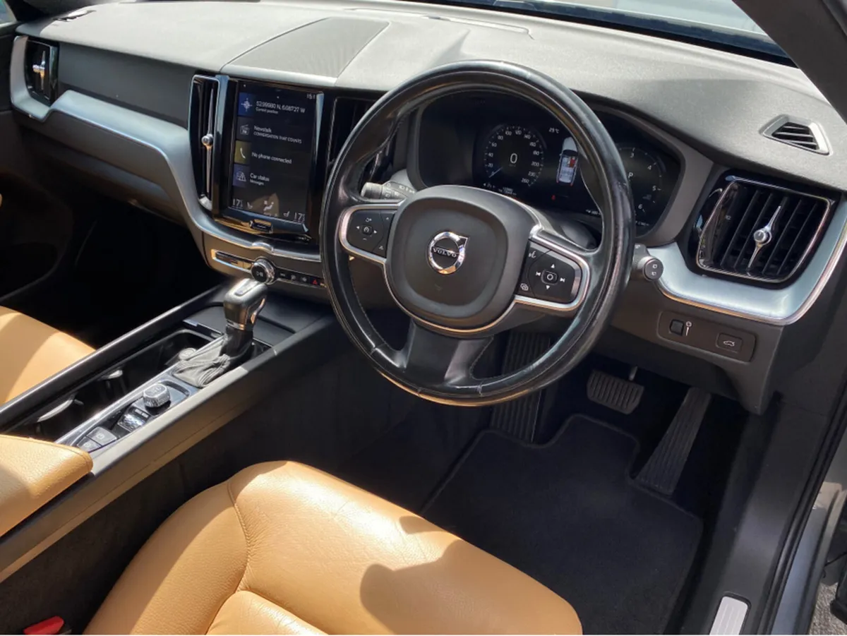 Volvo XC60 D4 AWD MOMENTUM 5DR AUTO - Image 2