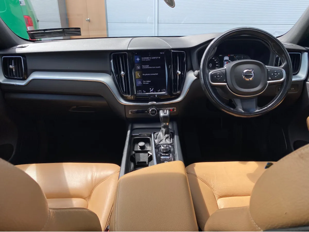 Volvo XC60 D4 AWD MOMENTUM 5DR AUTO - Image 3