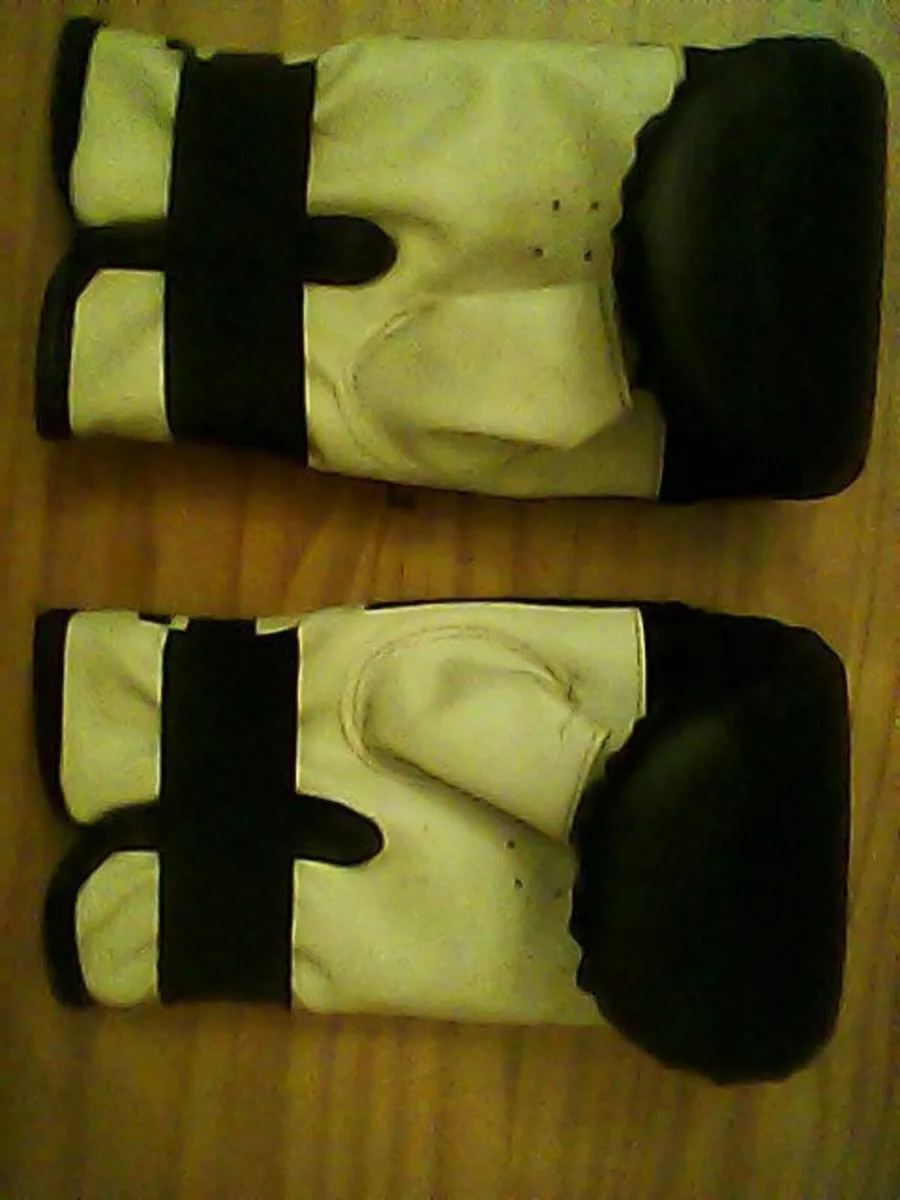 Lonsdale Jnr Boxing Gloves - Image 3