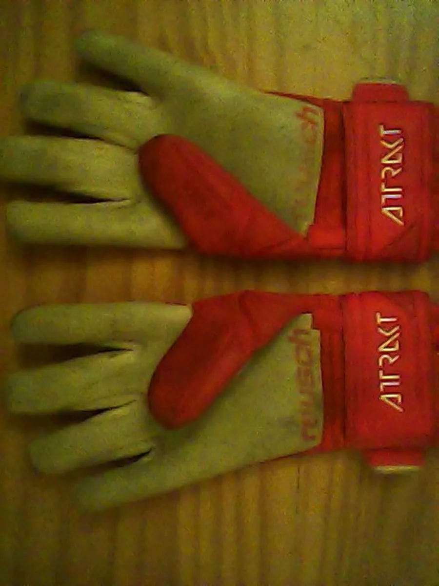 Reusch Soccer Gloves size 8 (Child) - Image 1