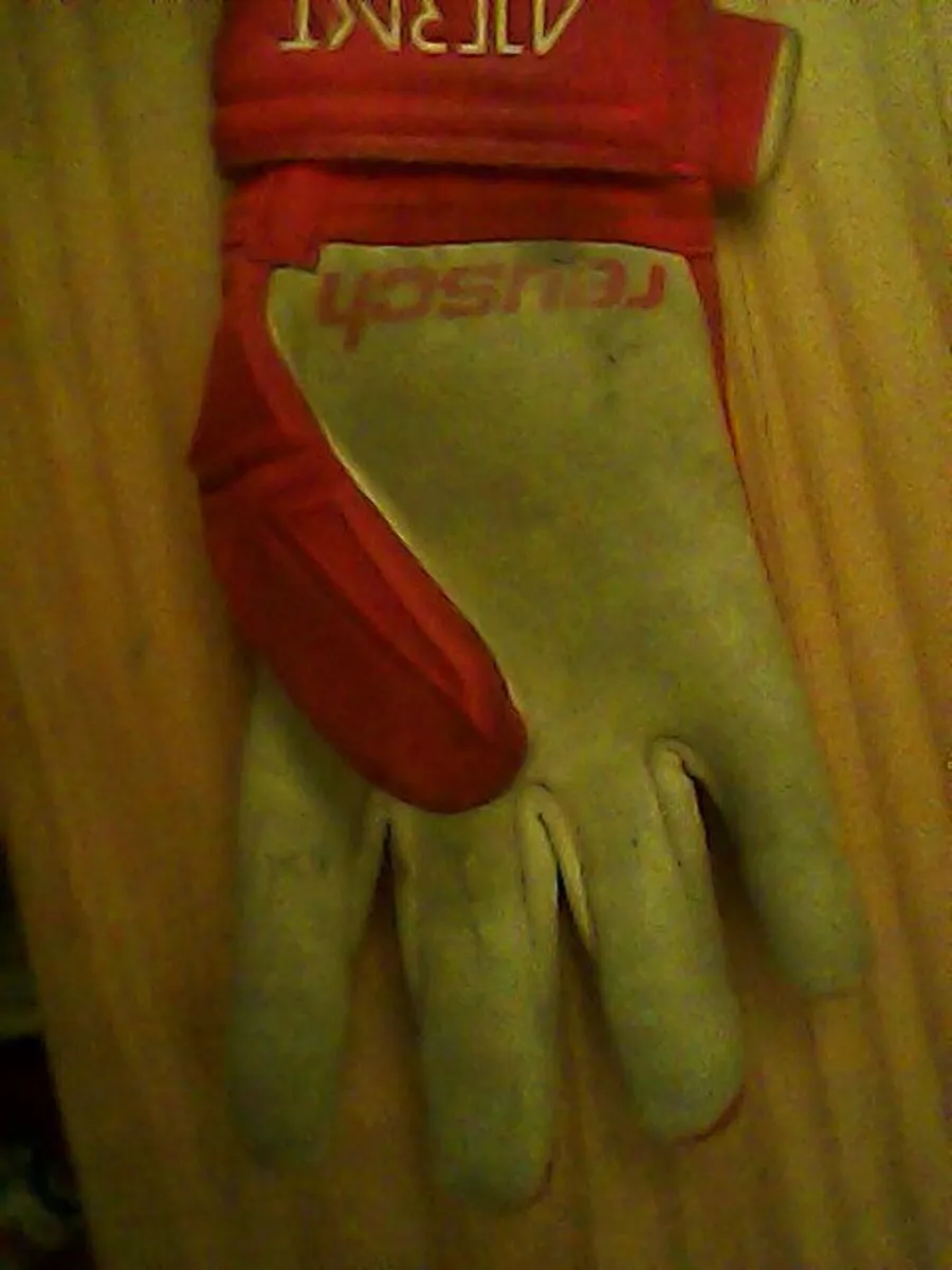 Reusch Soccer Gloves size 8 (Child) - Image 4