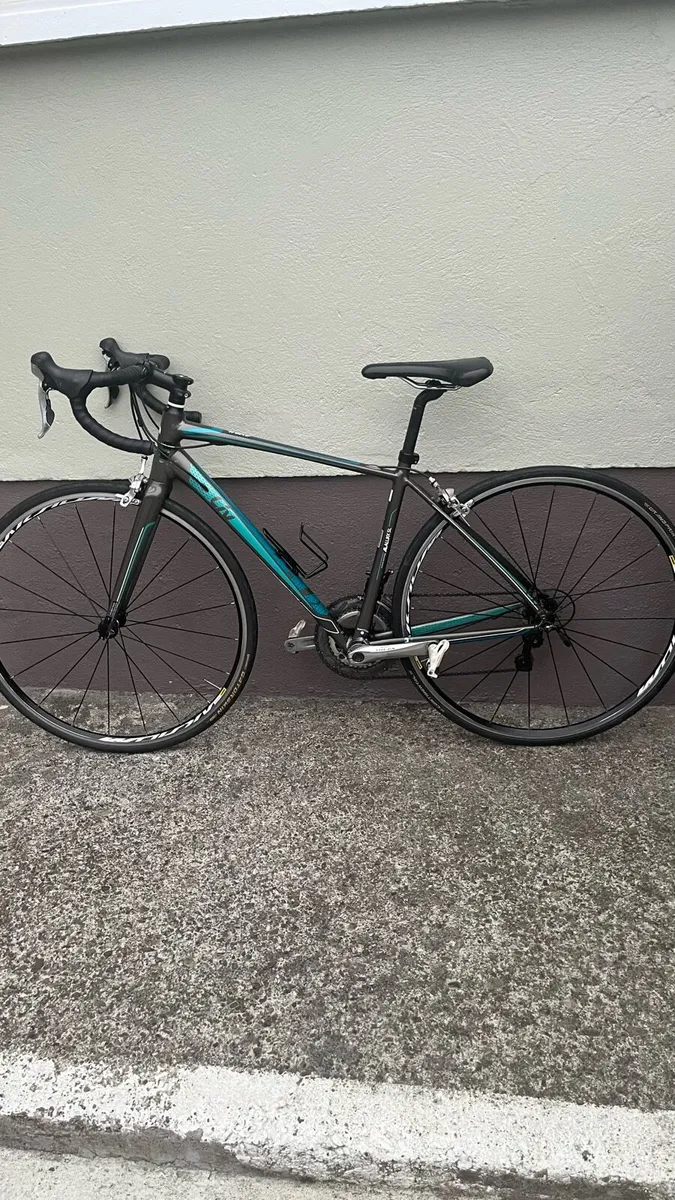 Giant Avail Women's  Road bike. - Image 1