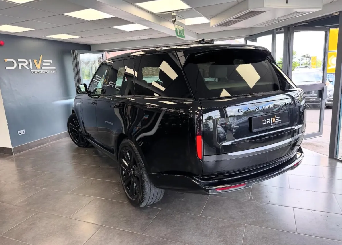 Land Rover Range Rover 2024 P460 Hybrid - Image 3
