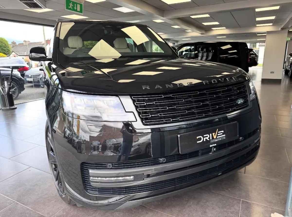 Land Rover Range Rover 2024 P460 Hybrid - Image 2