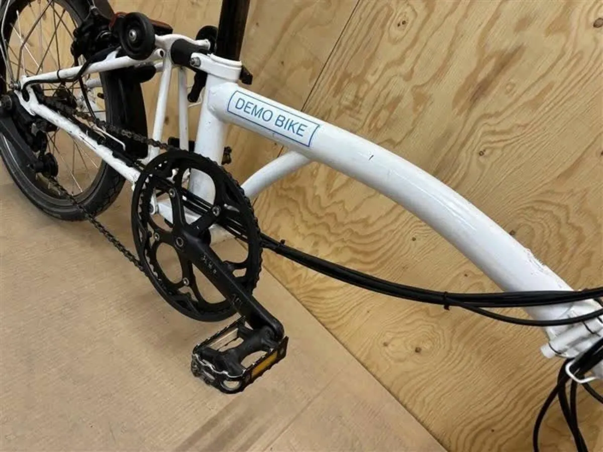 Brompton Folding Electric Ex Demo Bike - Image 3