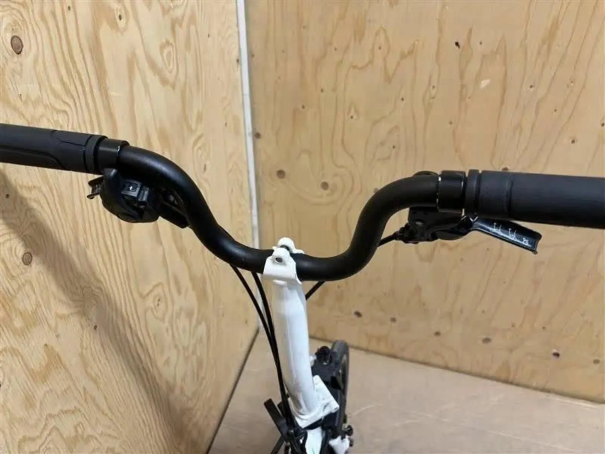 Brompton Folding Electric Ex Demo Bike - Image 4