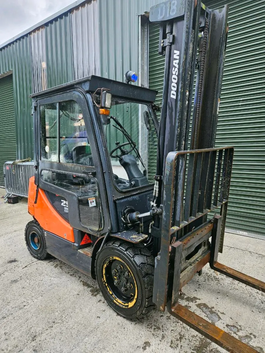 Doosan 25 forklift - Image 1