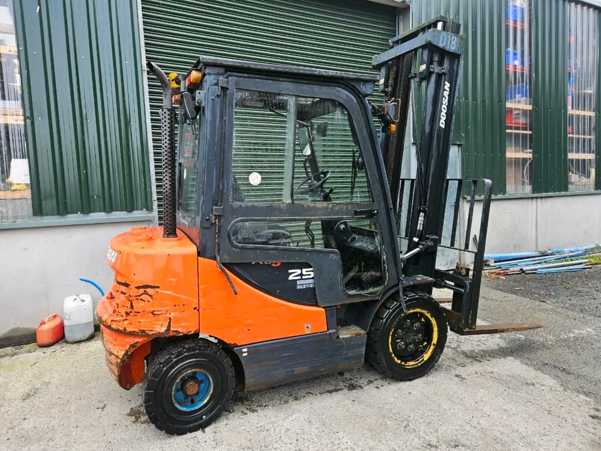 Doosan 25 forklift - Image 2