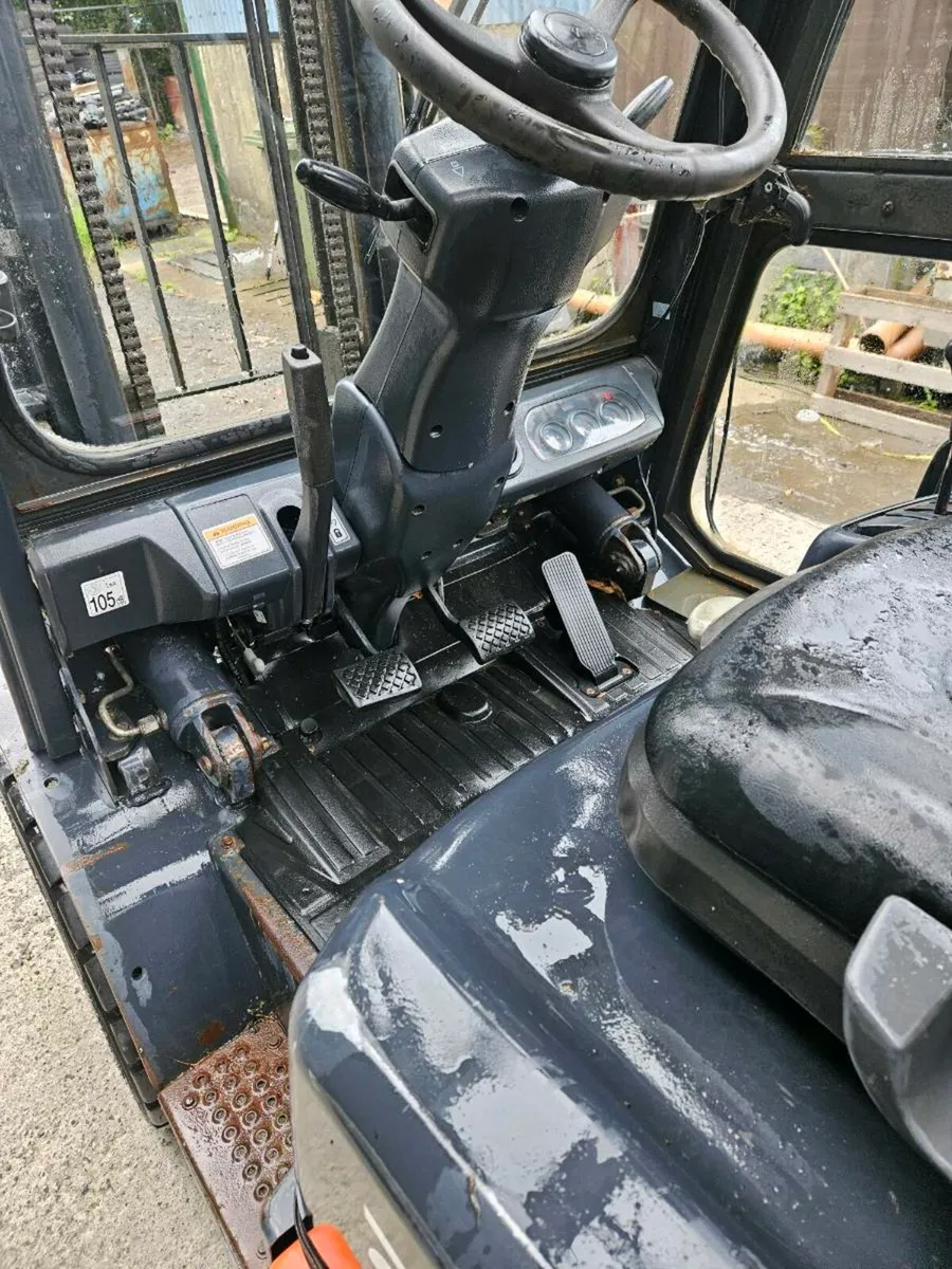Doosan 25 forklift - Image 3