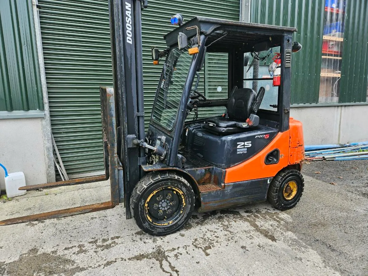 Doosan 25 forklift - Image 4
