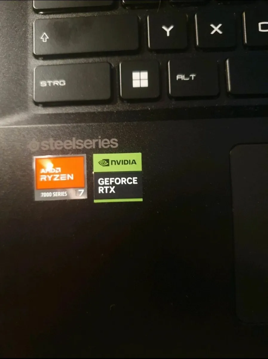 MSI Alpha 17 C7VG – RTX 4070 / Ryzen 7 7840HX / QH - Image 4
