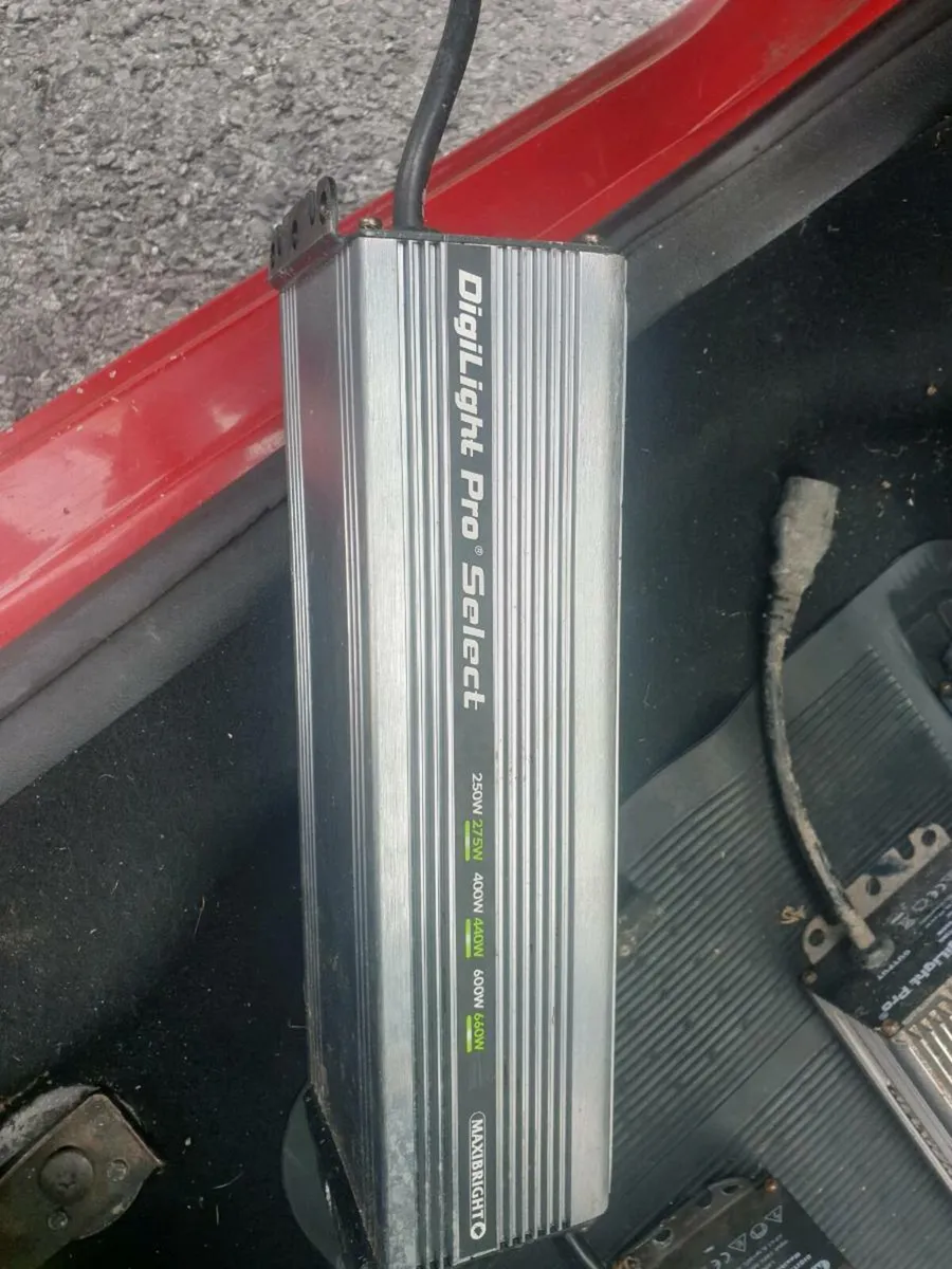 4 pOWER SUPPLYS - Image 1