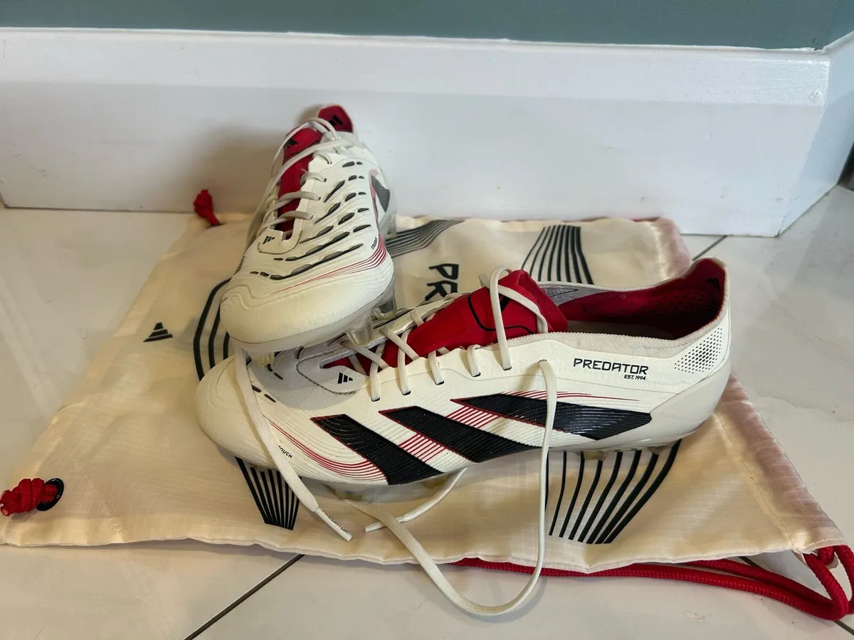 Football boots - Image 1