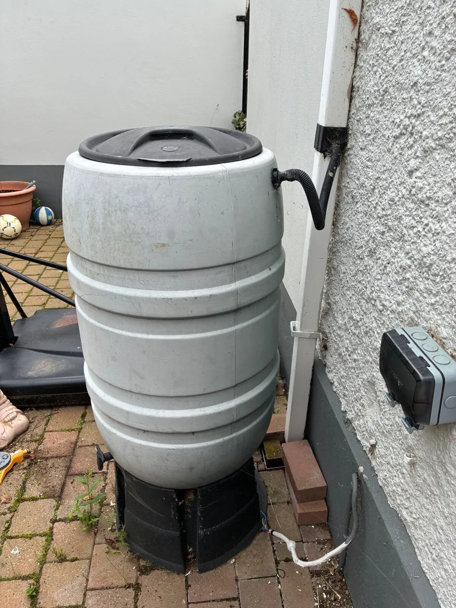 Water butt with stand - Image 1