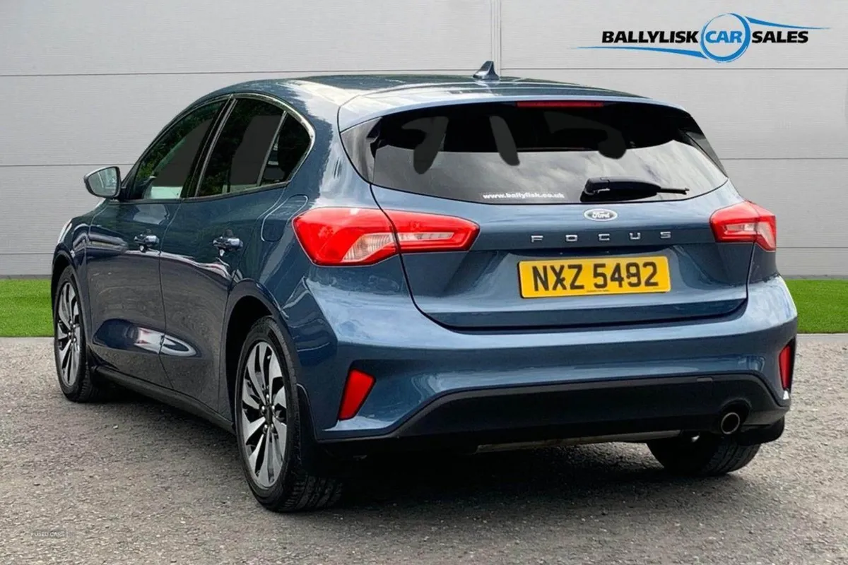 Ford Focus 1.0t Ecoboost 100PS Zetec in Chrome Bl - Image 2