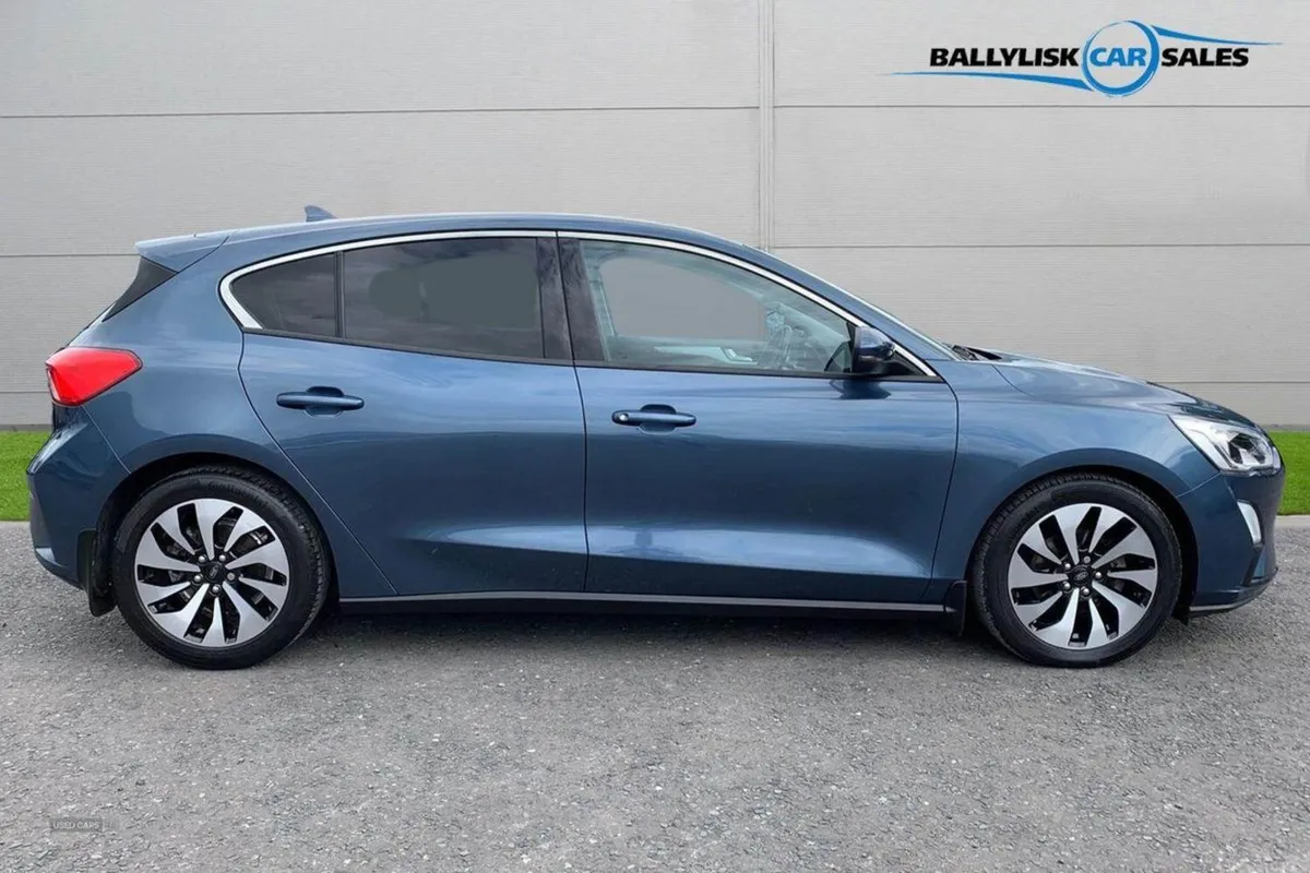Ford Focus 1.0t Ecoboost 100PS Zetec in Chrome Bl - Image 3