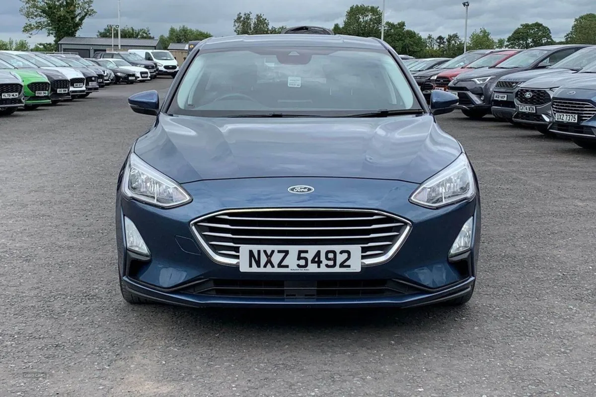 Ford Focus 1.0t Ecoboost 100PS Zetec in Chrome Bl - Image 4