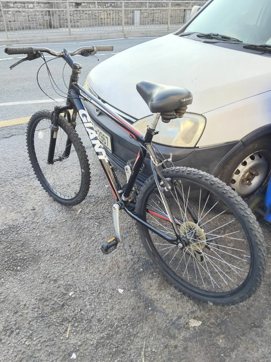 GIANT boolder 26inch bike read add - Image 4