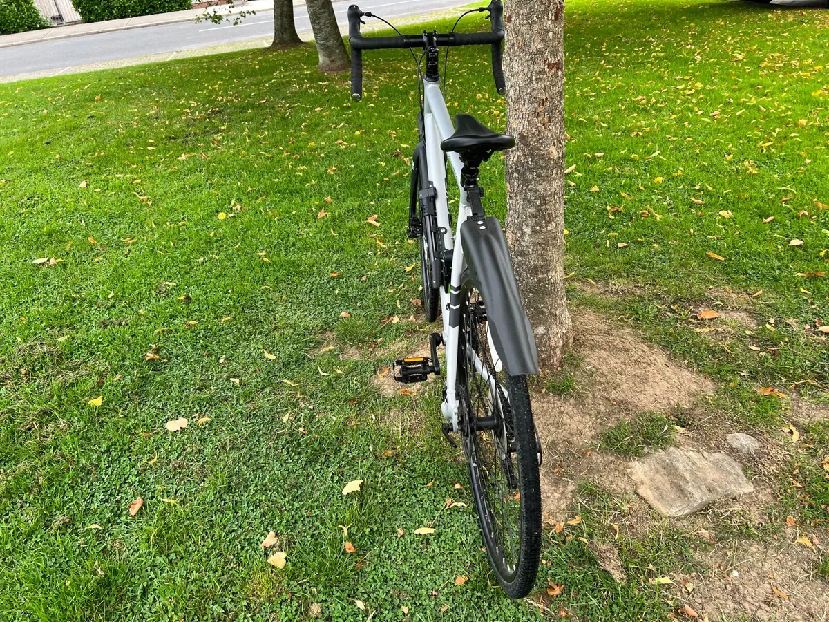 Hybrid Bike - Image 2