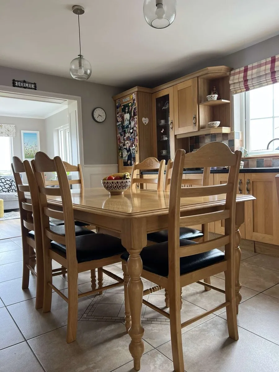Oak Table and 6 Chairs - Image 3