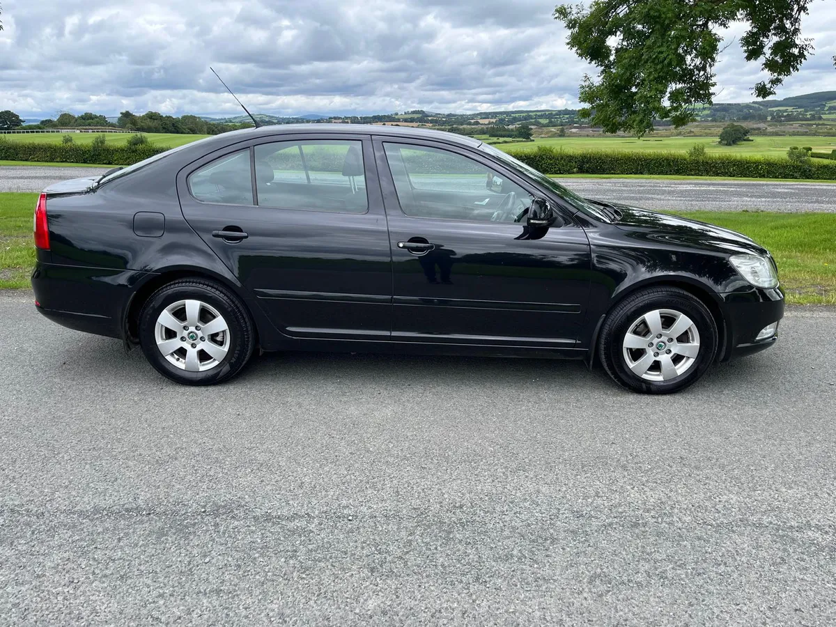 Skoda Octavia 2010 TDI Elegance Low mileage - Image 2