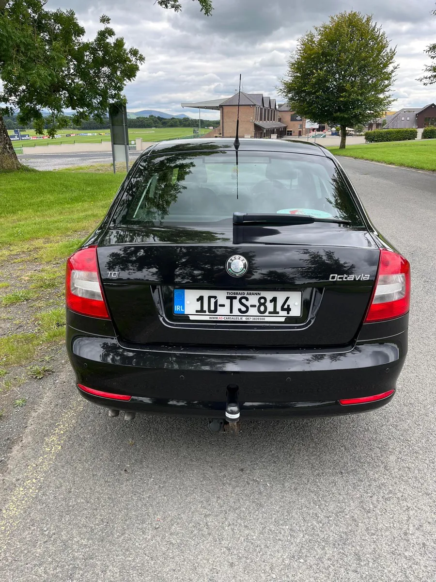 Skoda Octavia 2010 TDI Elegance Low mileage - Image 4