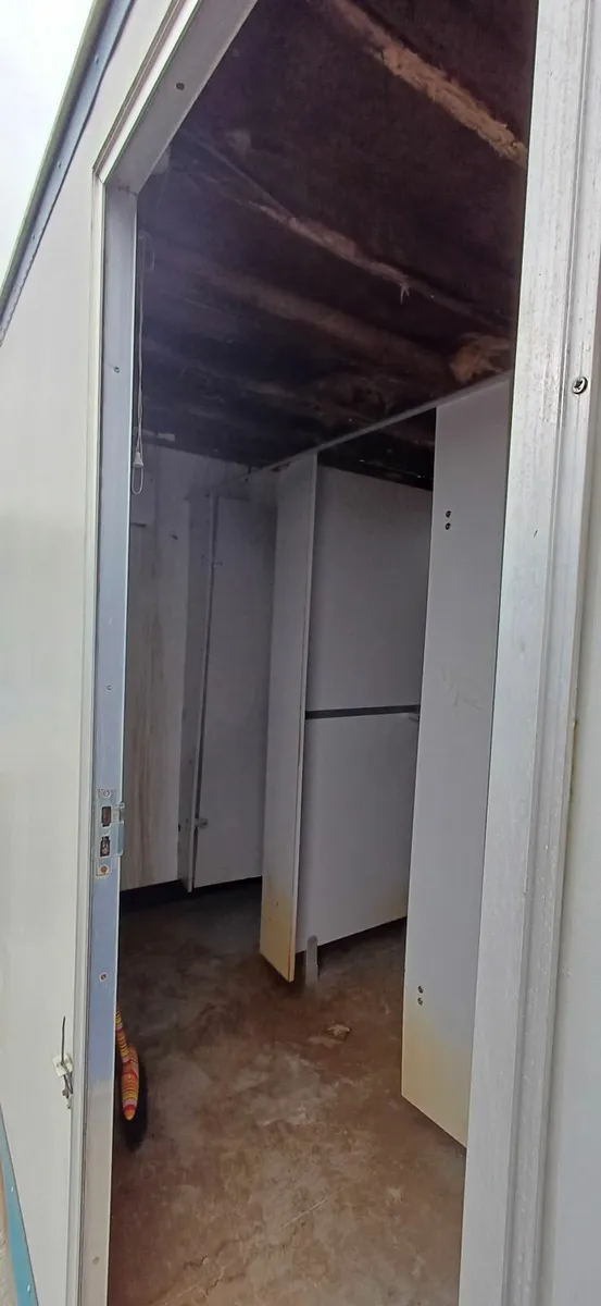 Toilet block - Image 3