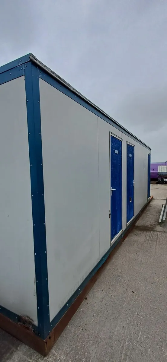 Toilet block - Image 4